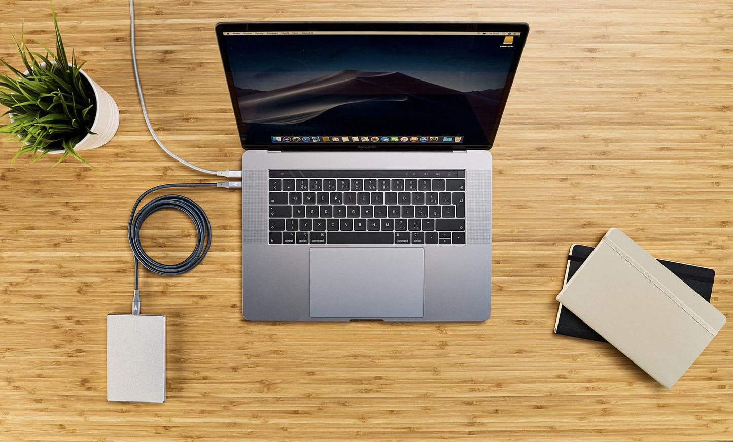 كابل USB-C مضفر iSTYLE بطول 1.8 متر، رمادي فضائي