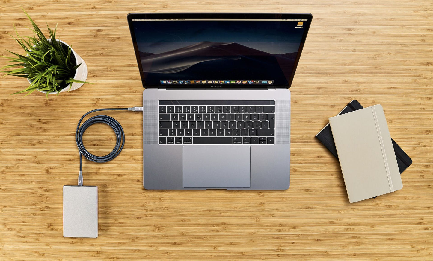 كابل USB-C مضفر iSTYLE بطول 1.8 متر، رمادي فضائي