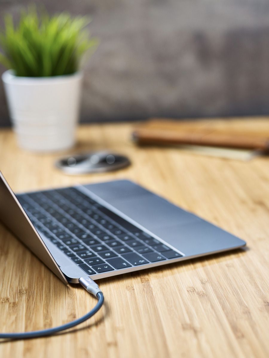 كابل USB-C مضفر iSTYLE بطول 1.8 متر، رمادي فضائي